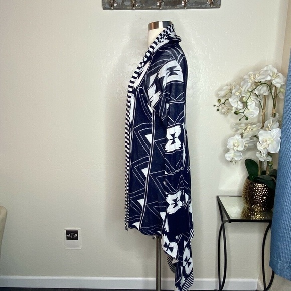 Mystree Womens Black & White Open Aztec Sweater - Picture 4 of 6